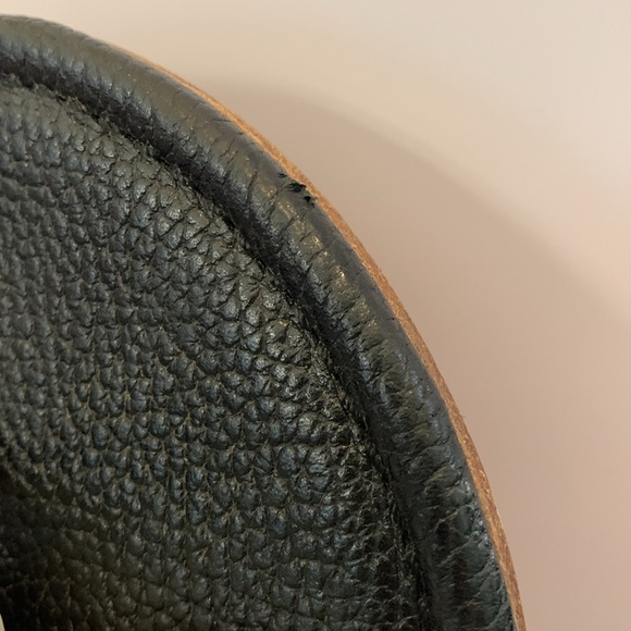 Tory Burch Amanda Flat Thong in Tumbled Black Leather - Picture 10 of 10